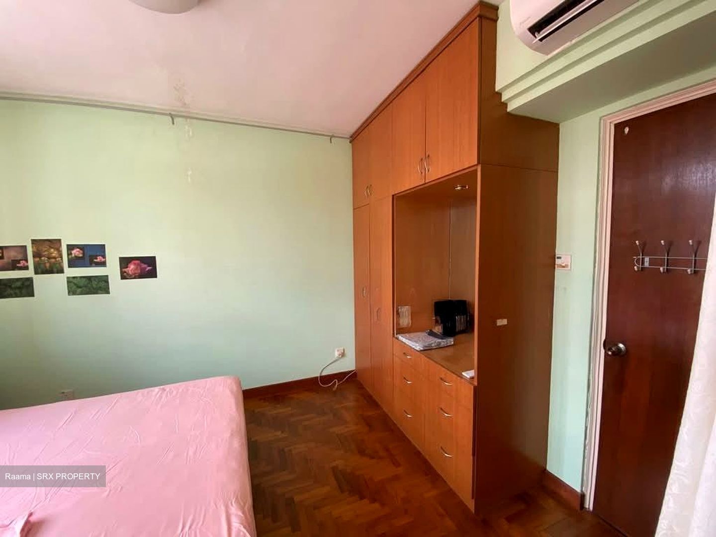 Flora Road (D17), Terrace #560816531